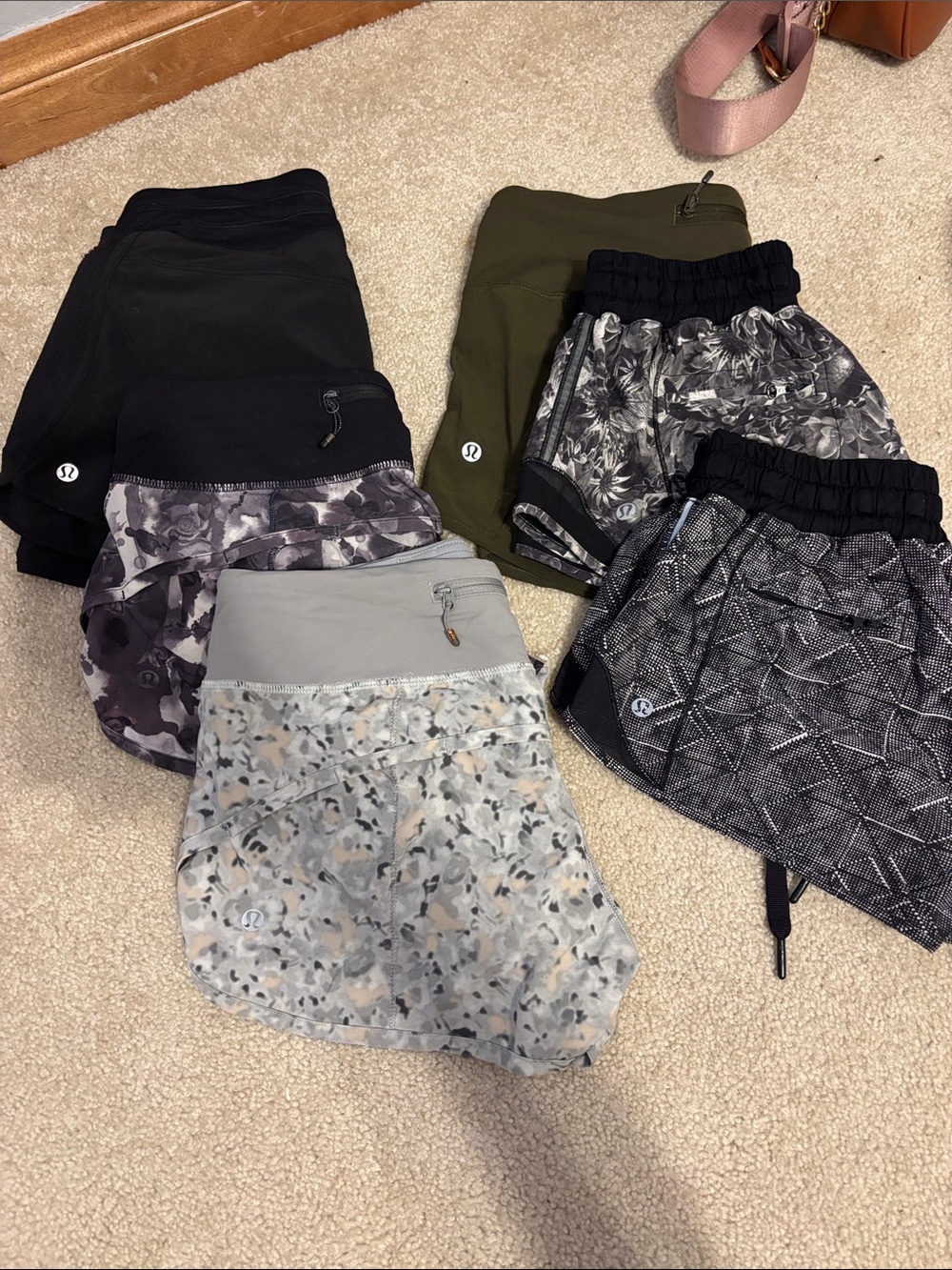 Lululemon BUNDLE- 30$ for 1 or 130$ for 6!!! All size 4